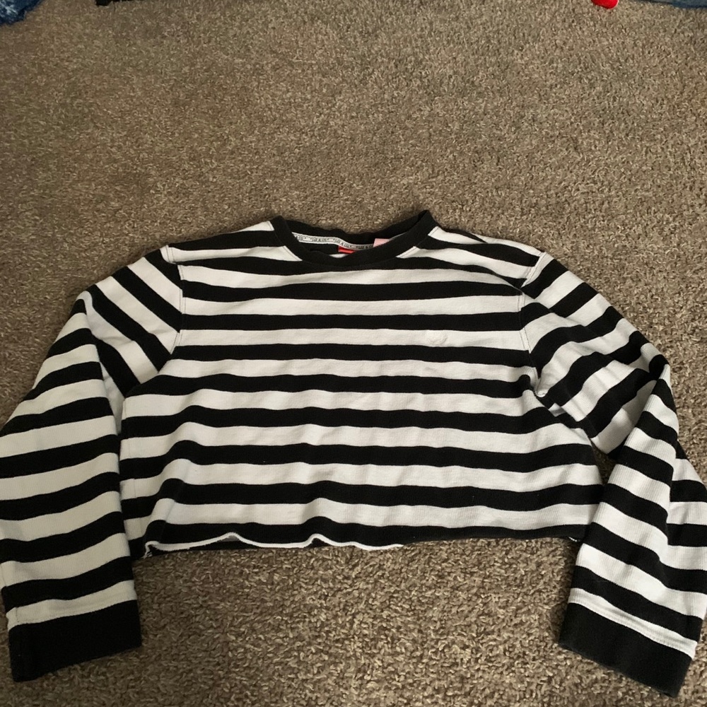 Cropped stripped top